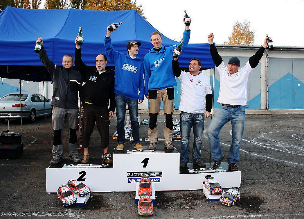  Tmy z leva  AMK Mal Skla(Jan Hemnek, Petr Pavlt),RC Rally Racing (David Brouil, Ale ejchan),MZ Racing (Michal ulkevi, Dalibor aka DEPUTY)  