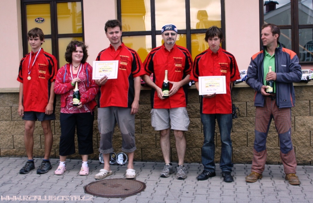  Tmy z leva  Bobik Team RcC(Makyk, Filda a Petrs Musalovi), Rc Club Ist(Frantin Doleal a Dajw Misalko), PRO Racing Team Liberec (Ondra Pavli) 